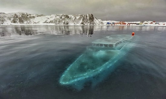 Antartico - Yacht affondato